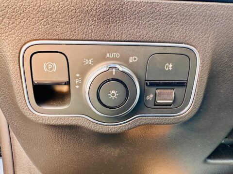 Mercedes-Benz GLA 200 d AMG LINE 8G/LED/AMBIENT/ALU 19/KAMERA