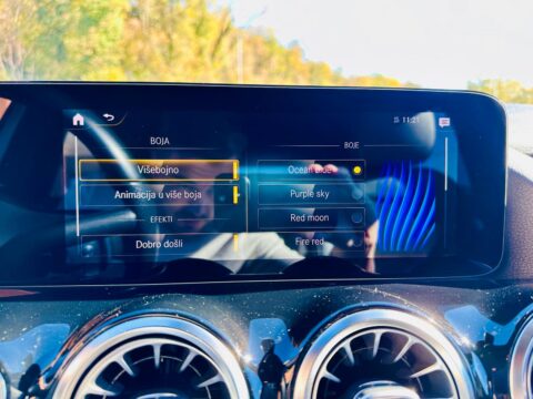 Mercedes-Benz GLA 200 d AMG LINE 8G/LED/AMBIENT/ALU 19/KAMERA