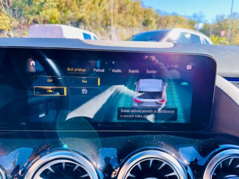 Mercedes-Benz GLA 200 d AMG LINE 8G/LED/AMBIENT/ALU 19/KAMERA