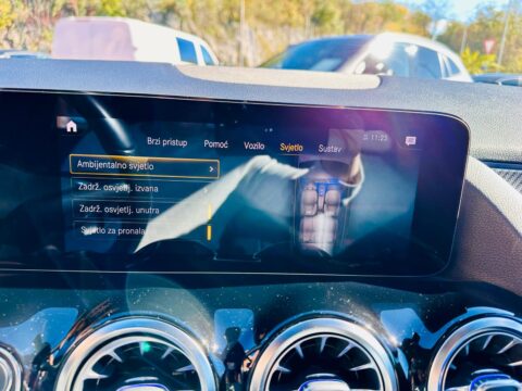 Mercedes-Benz GLA 200 d AMG LINE 8G/LED/AMBIENT/ALU 19/KAMERA