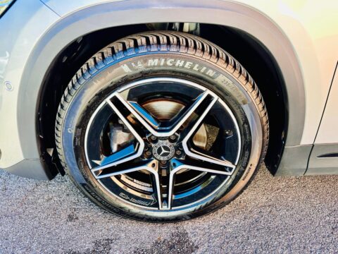 Mercedes-Benz GLA 200 d AMG LINE 8G/LED/AMBIENT/ALU 19/KAMERA