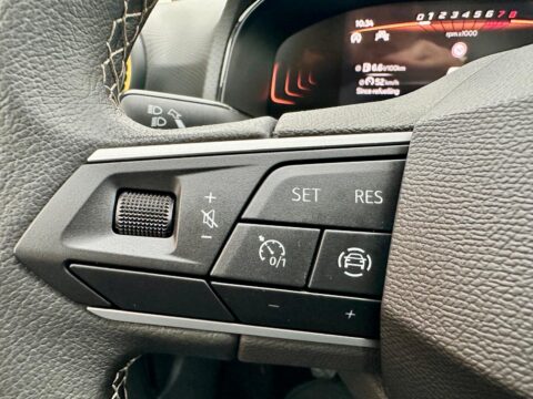 Seat Ibiza 1,0 TSI STYLE/LED/NAVI/ALU 15/PDCx2/DIGITAL COCKPIT